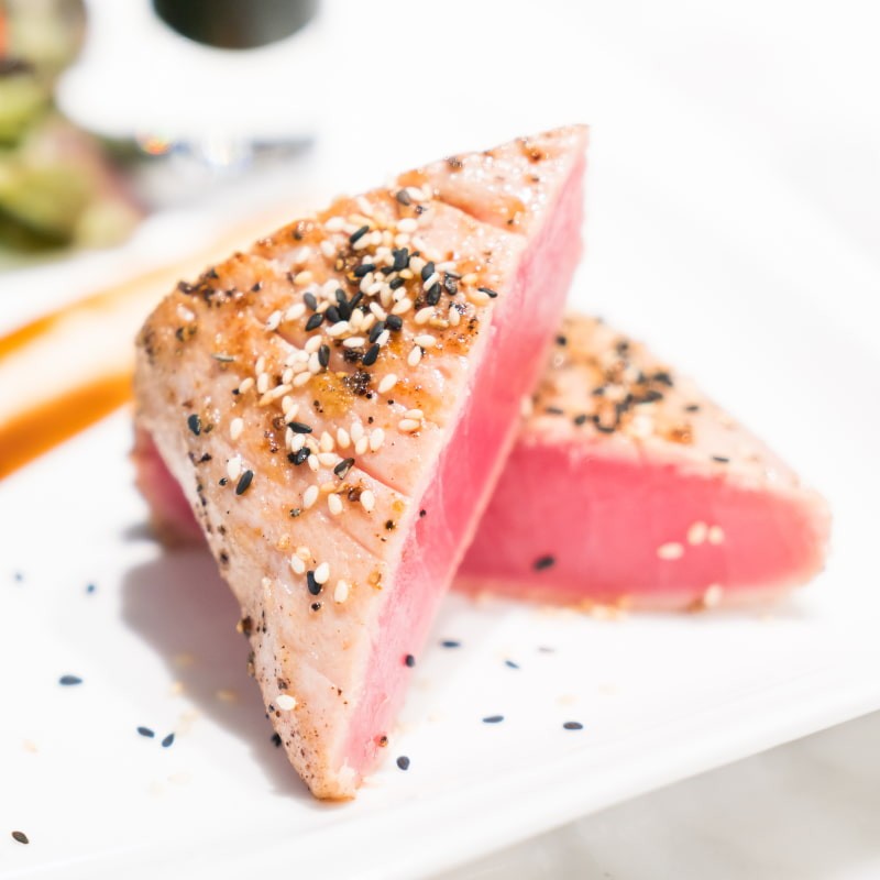 Filete de Atún a la plancha con salsa de tomate